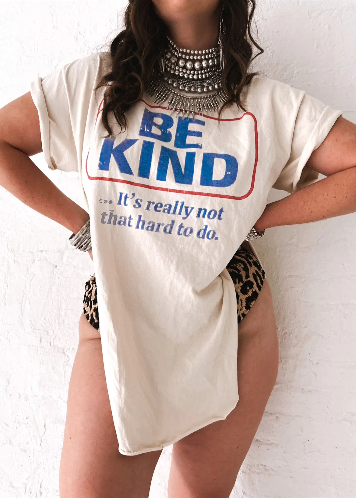 BE KIND (IT'S NOT THAT HARD TO DO) SIDE SLIT TEE