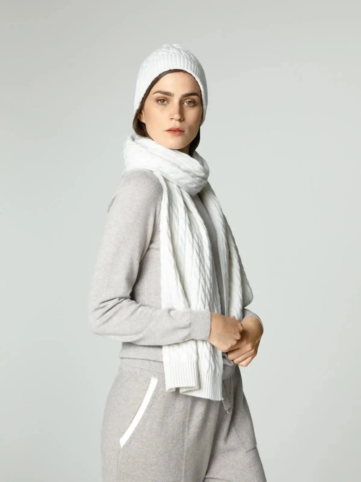 Knitted hat from cashmere in the shade Ice White