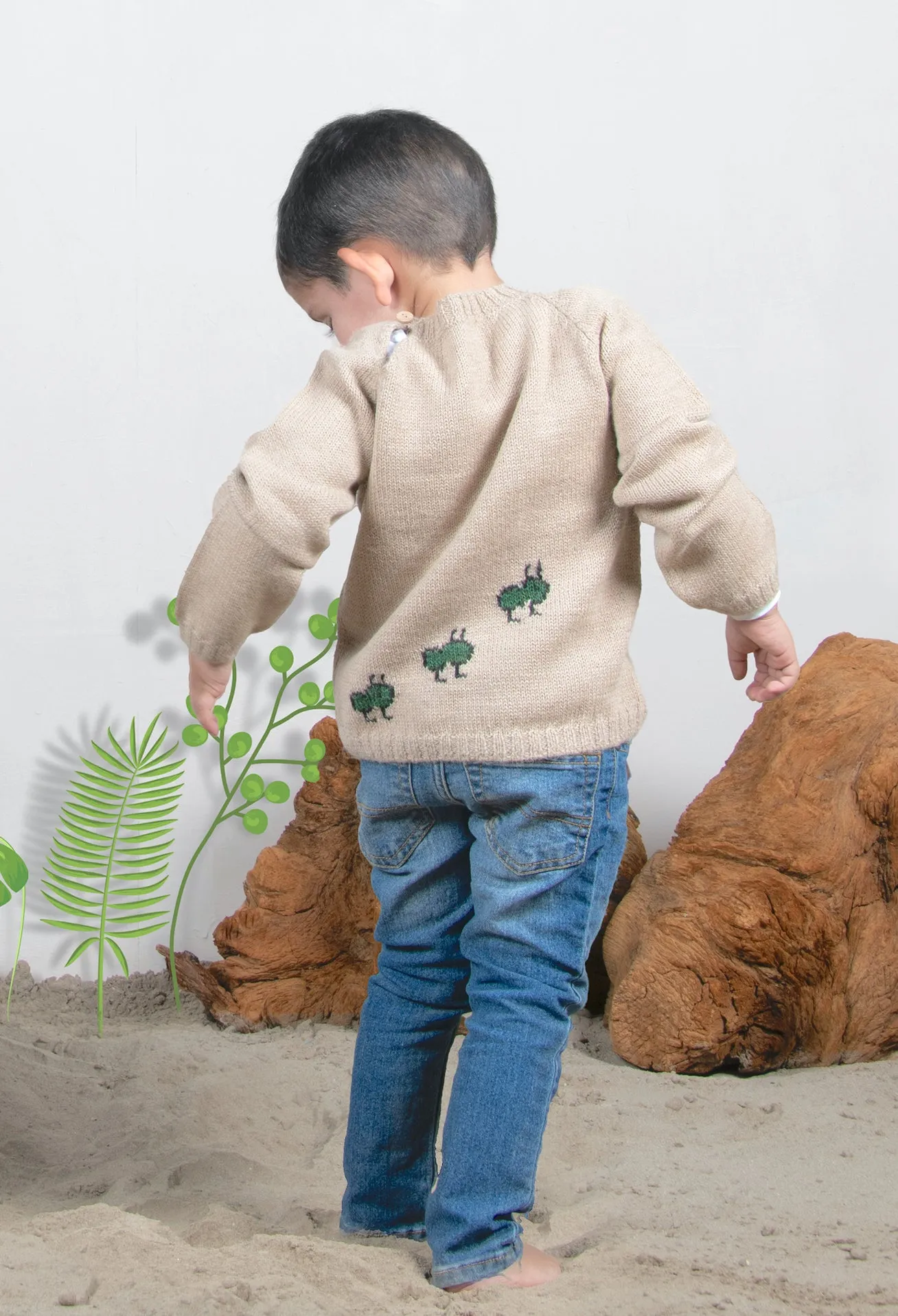 NW305 Ant Bear Beige Sweater